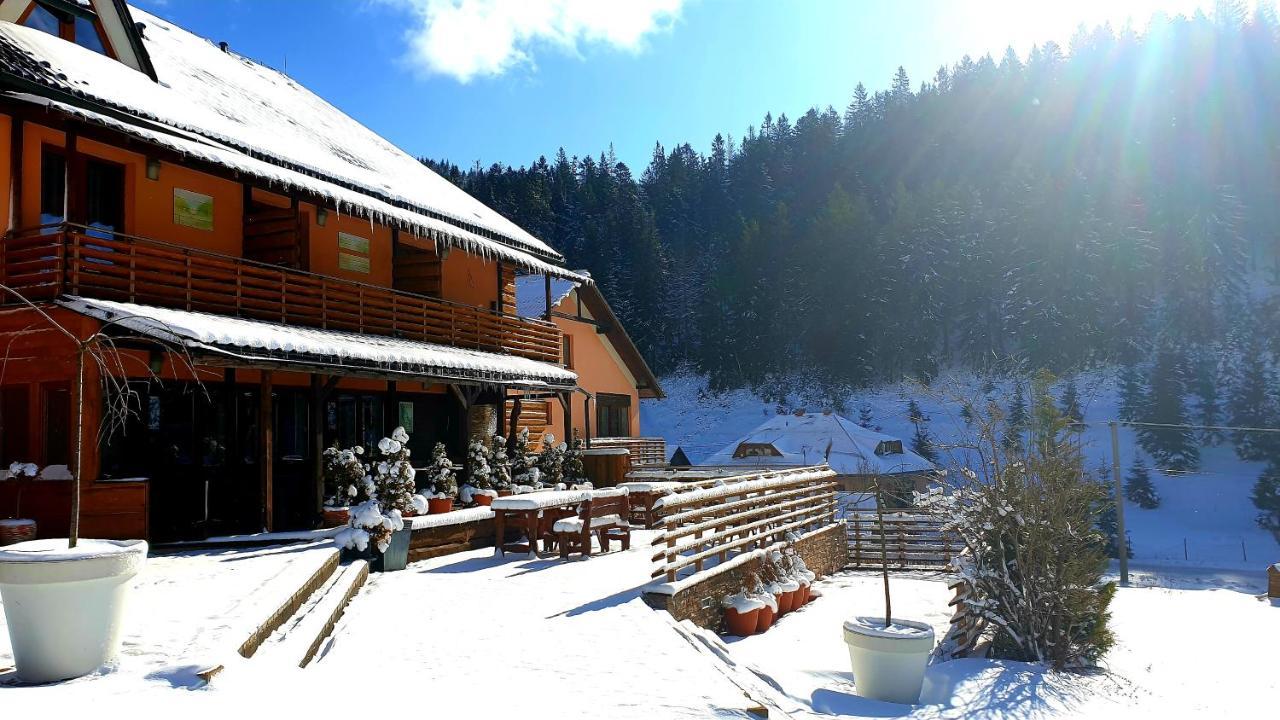 Hotel & Apartmány Hollópatak Kültér fotó