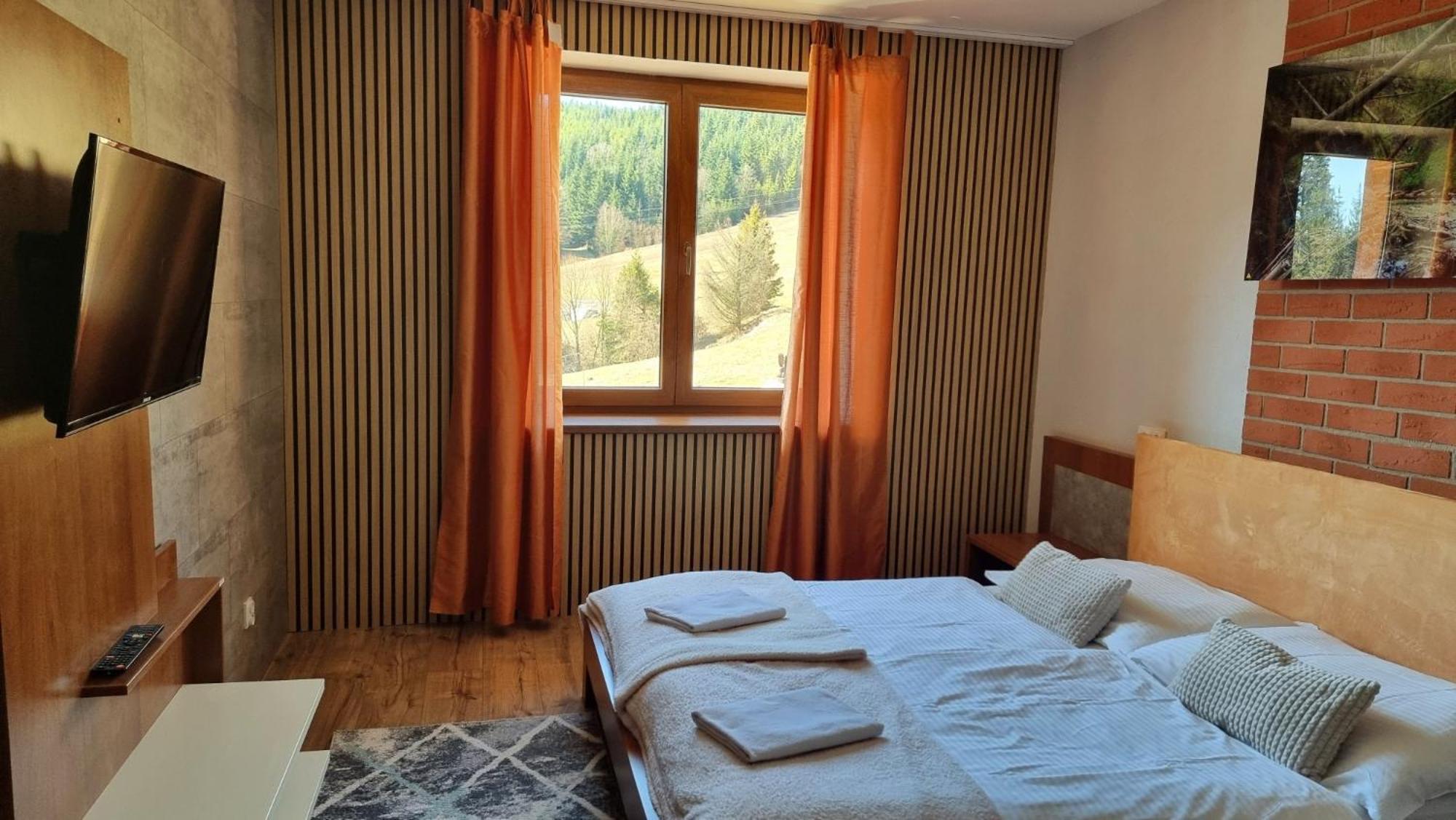 Hotel & Apartmány Hollópatak Kültér fotó