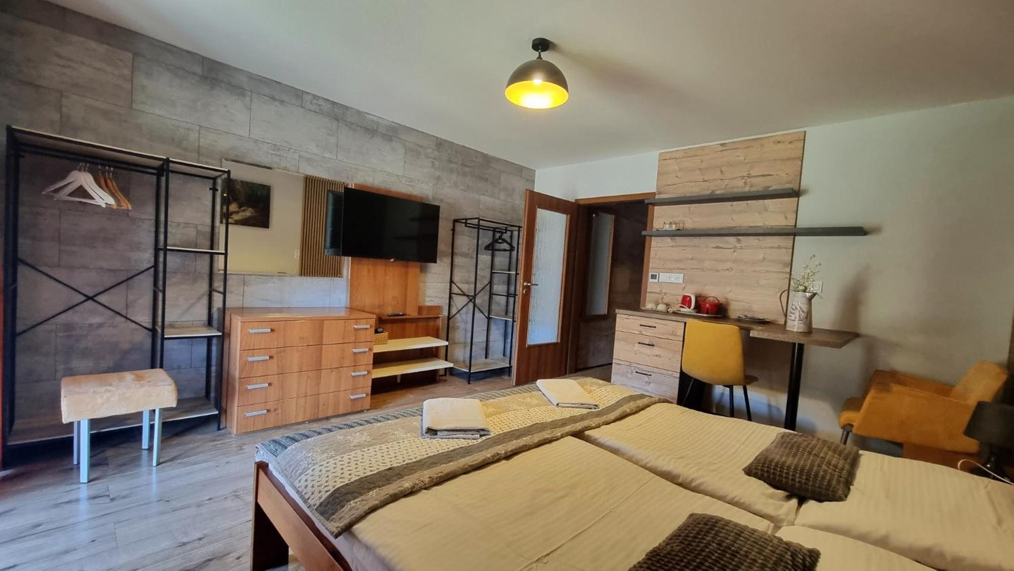 Hotel & Apartmány Hollópatak Kültér fotó