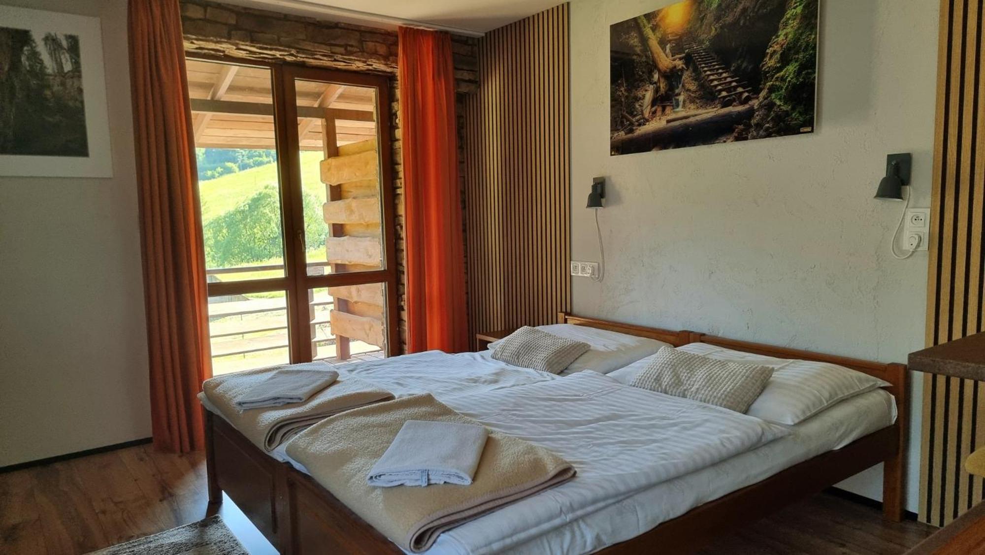 Hotel & Apartmány Hollópatak Kültér fotó