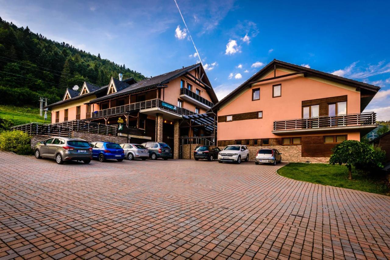 Hotel & Apartmány Hollópatak Kültér fotó