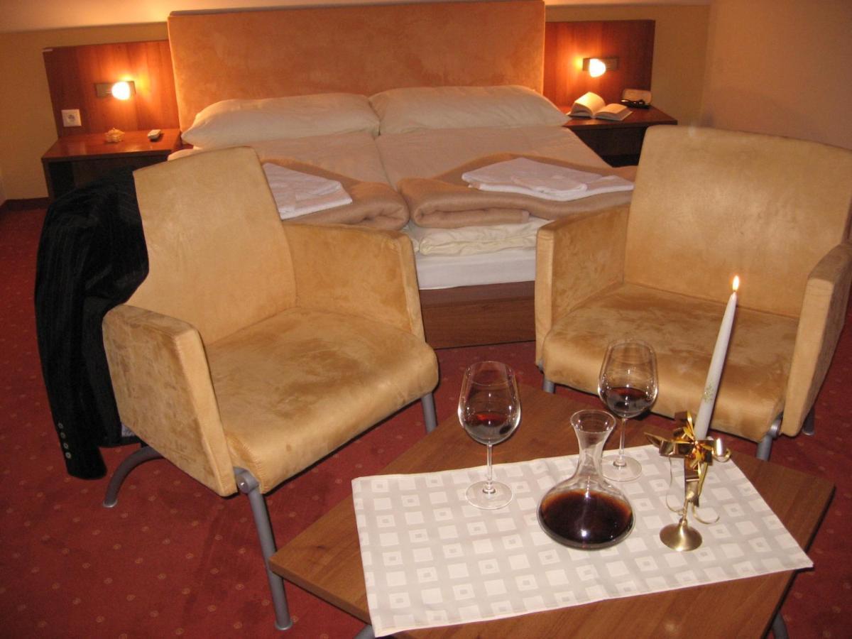 Hotel & Apartmány Hollópatak Kültér fotó