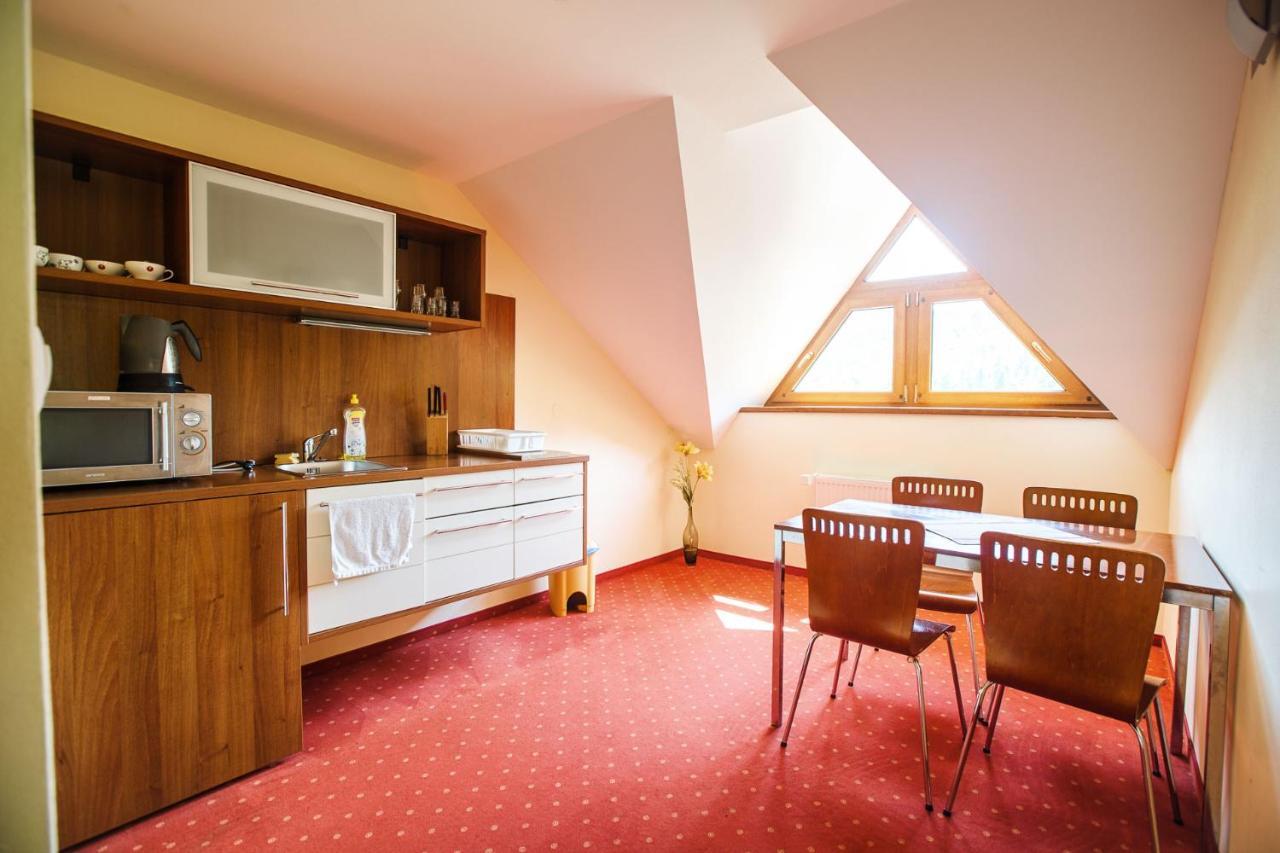 Hotel & Apartmány Hollópatak Kültér fotó