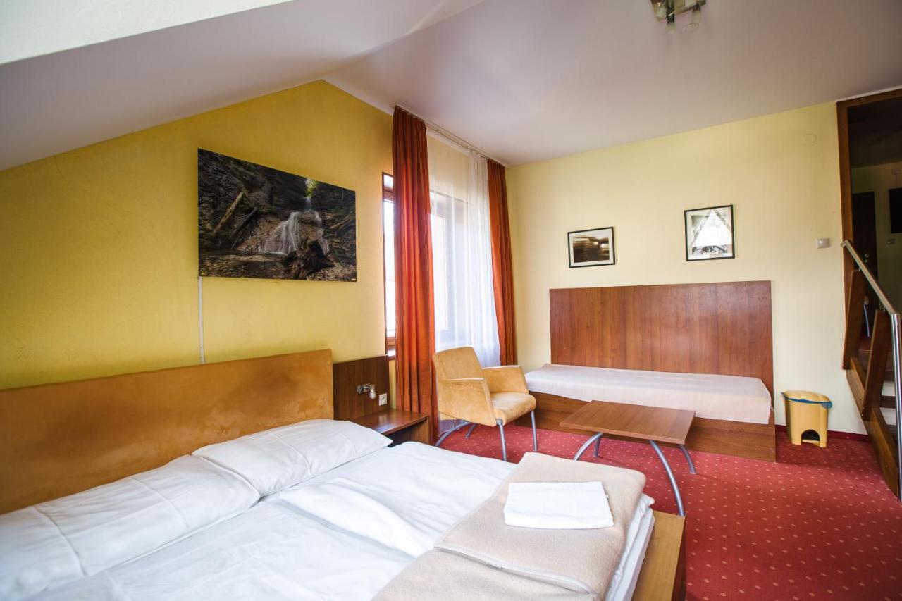 Hotel & Apartmány Hollópatak Kültér fotó