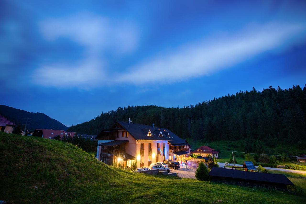 Hotel & Apartmány Hollópatak Kültér fotó