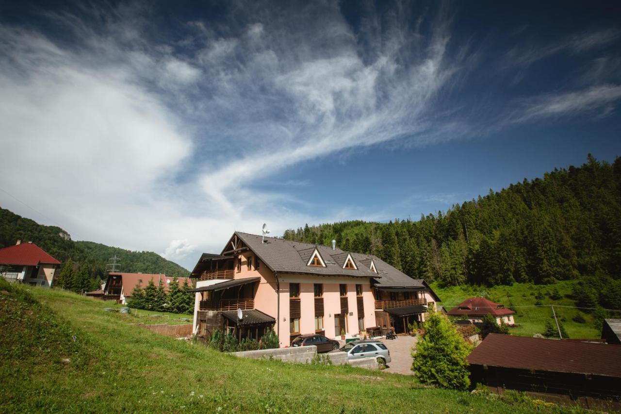 Hotel & Apartmány Hollópatak Kültér fotó