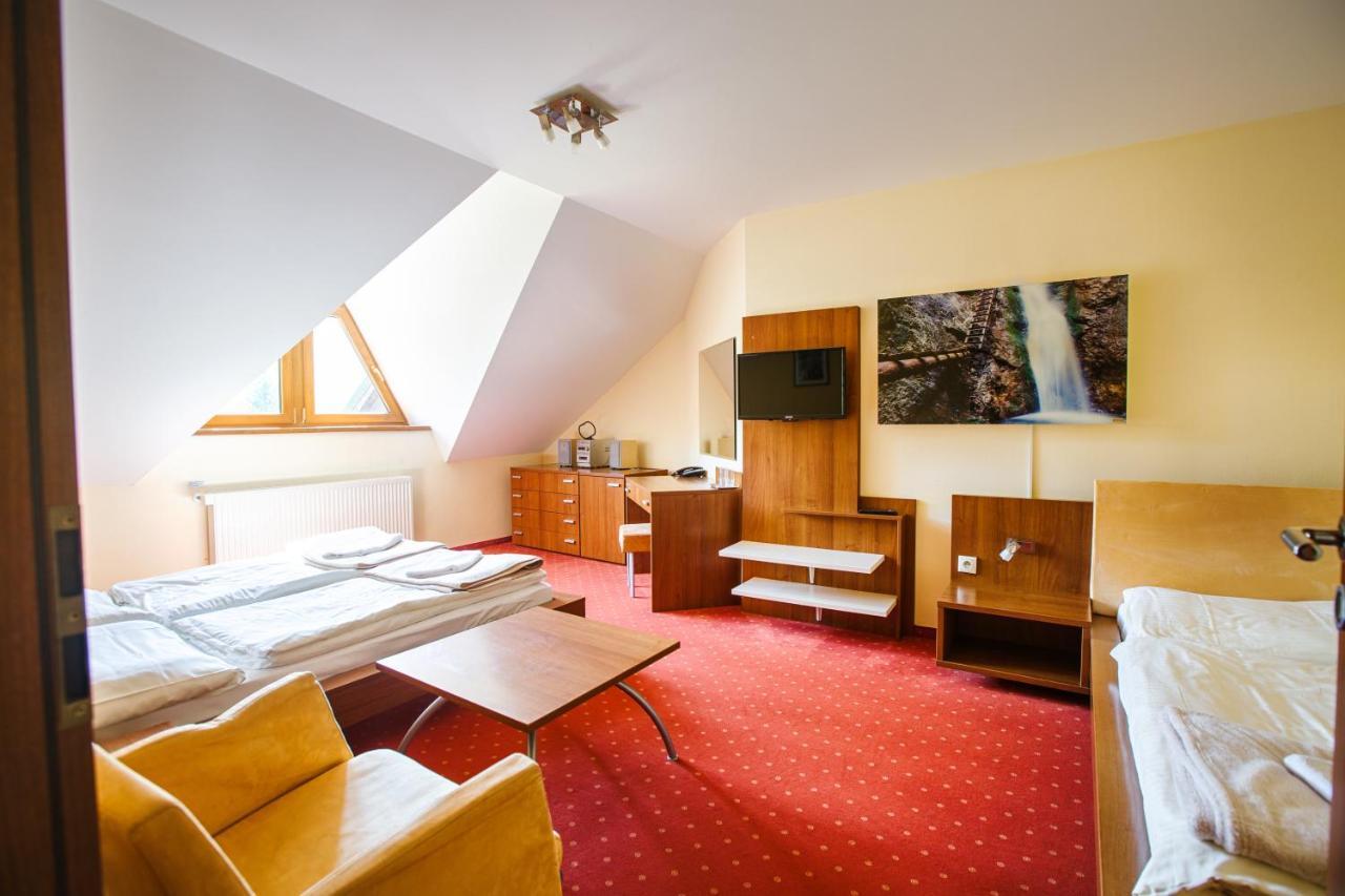 Hotel & Apartmány Hollópatak Kültér fotó