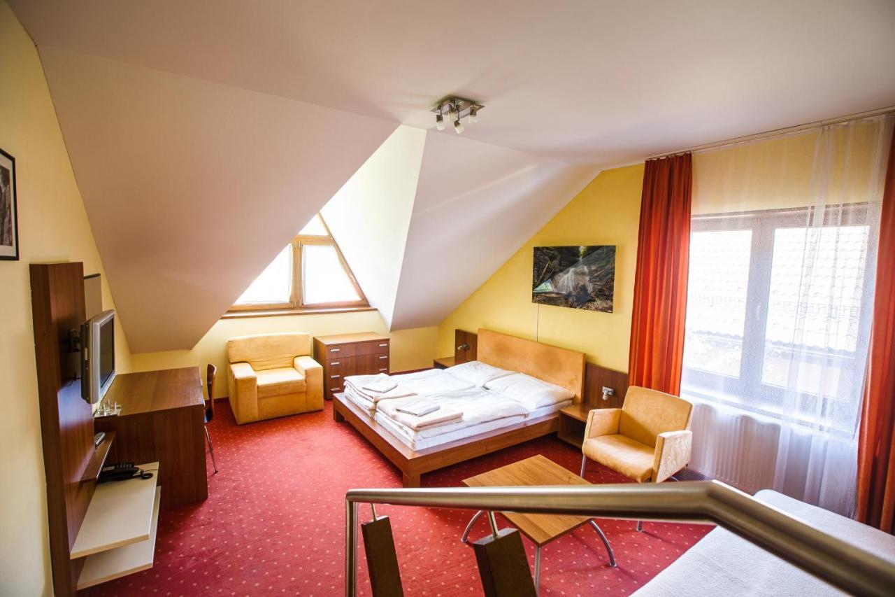 Hotel & Apartmány Hollópatak Kültér fotó