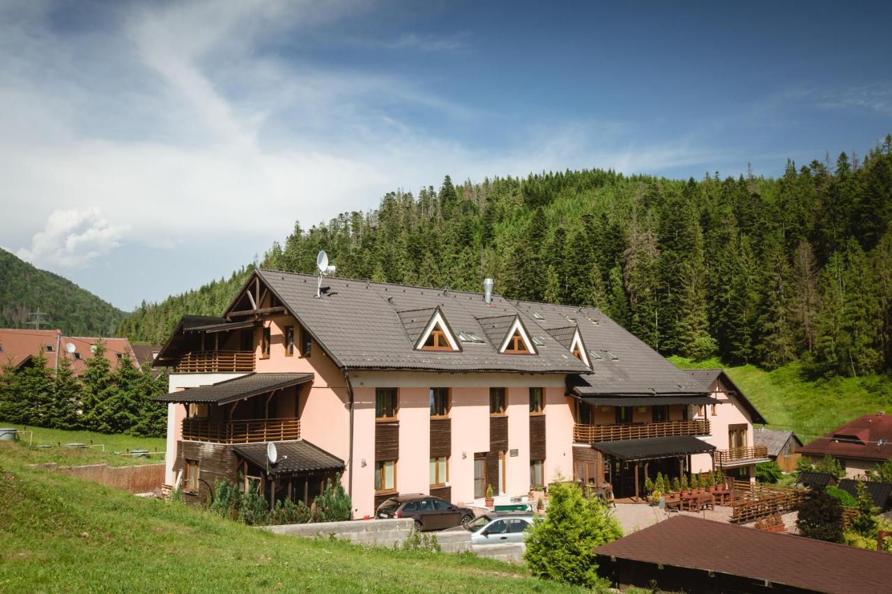 Hotel & Apartmány Hollópatak Kültér fotó